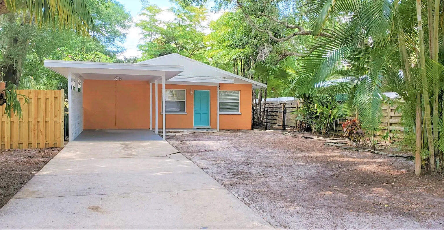 2 bed, 916 sqft, $2,000 — Photo 1