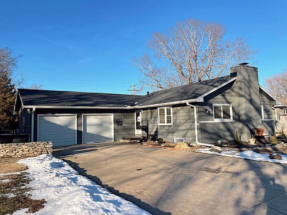 2nd image of 2413 Melrose Ln