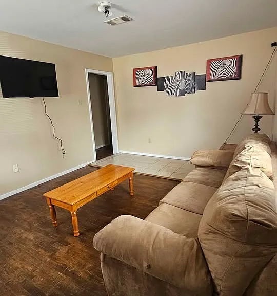 2700 Lincoln Ave — Photo 2