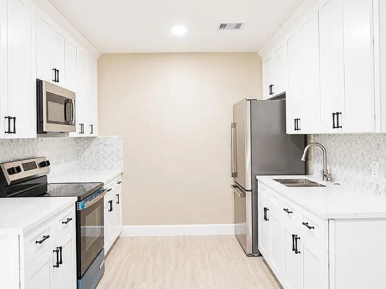 1206 Pinewood Ln — Photo 15