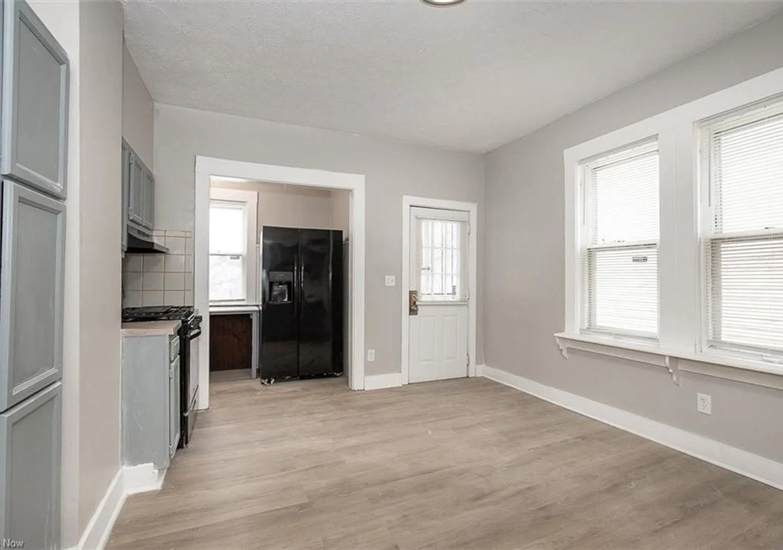 5614 Drake Ave — Photo 3