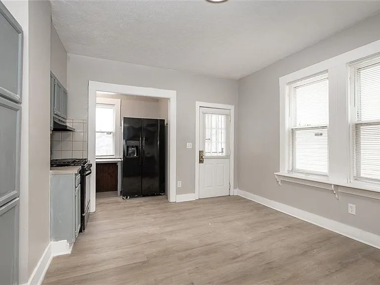 5614 Drake Ave — Photo 3