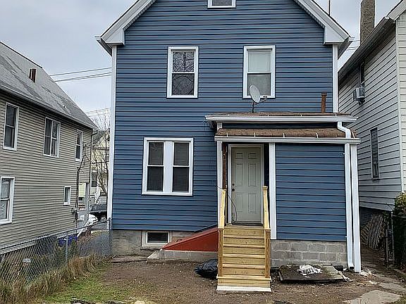 5th image of 33 Lawrence Ave
