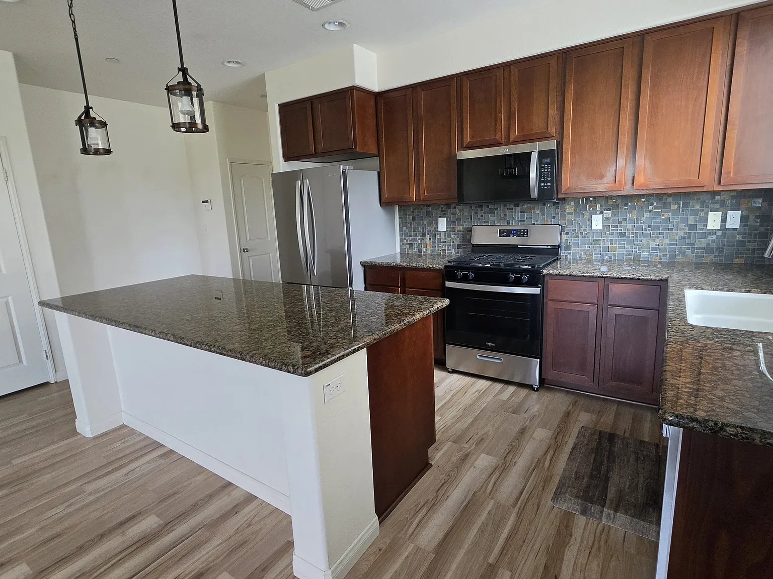 3 bed, 2.5 bath, 1621 sqft, $3,775 — Photo 3