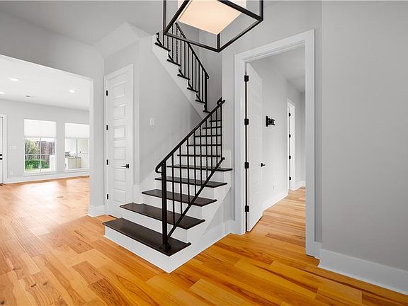 5th image of 6021 Stonegate Dr