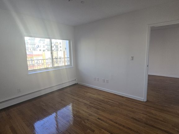 4th image of 34-12 34th St #3