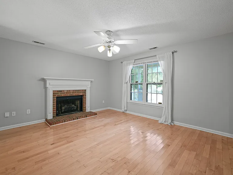 713 Cross Timbers Dr — Photo 9