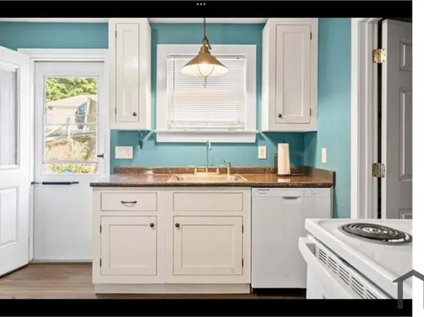 39 Cherry St #1, Plymouth, MA 02360