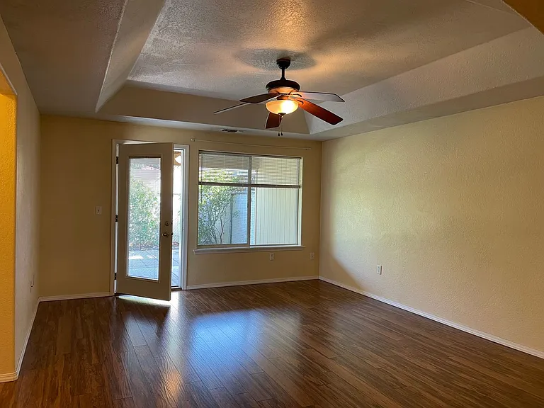 430 Crystal Dr — Photo 10