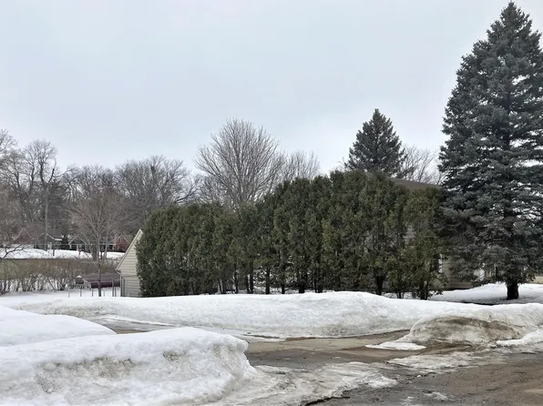 923 N Park St, Fergus Falls, MN 56537