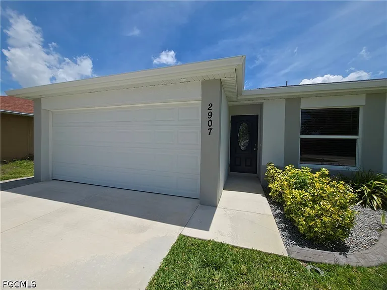 2907 SW Santa Barbara Pl — Photo 2