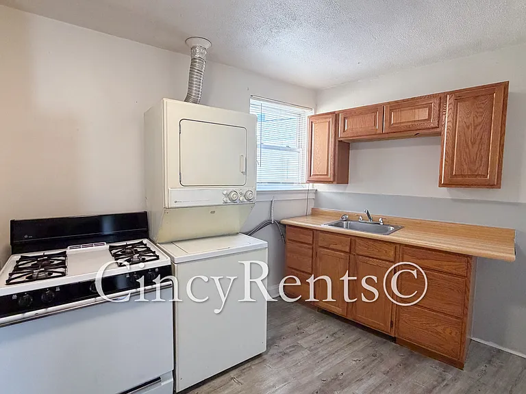 3540 Columbia Pkwy #2 — Photo 7