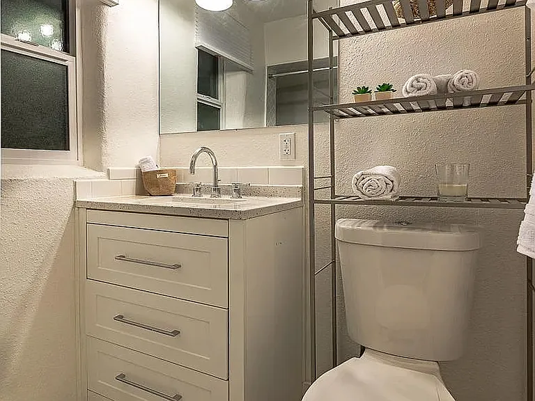 221 Girard Blvd SE #2F — Photo 11
