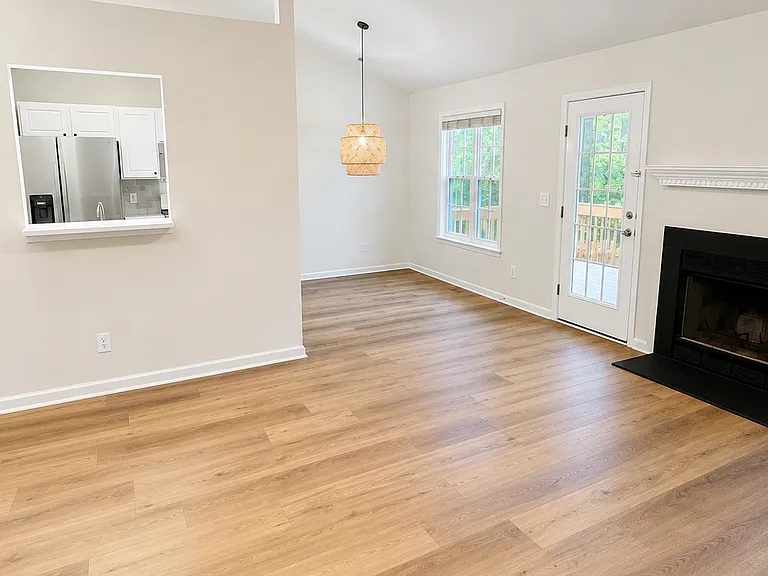 225 Harvester Dr — Photo 5