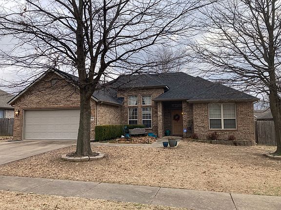 2nd image of 2600 N Shadow Crest Dr