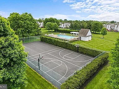 BASKETBALL COURT