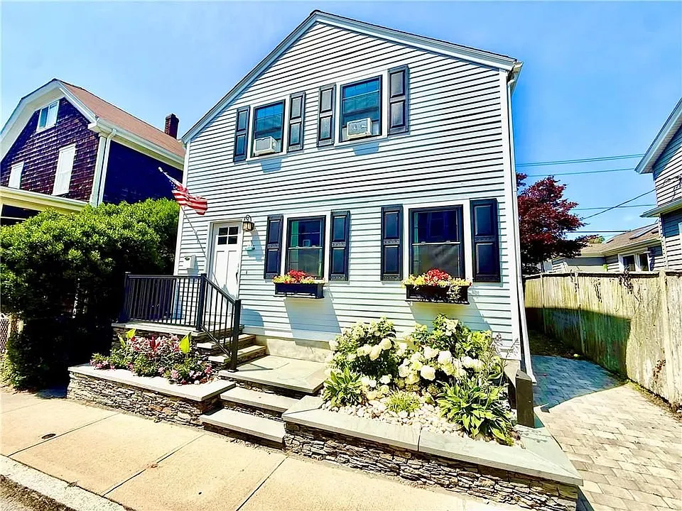 22 Dixon St