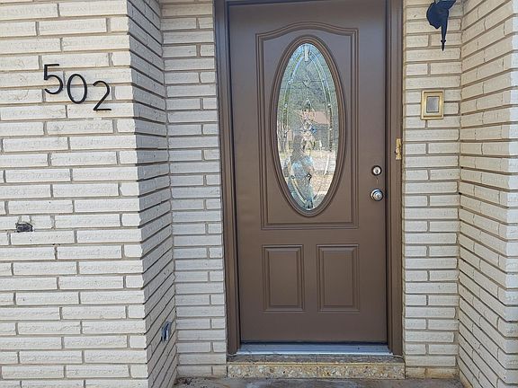 2nd image of 502 Oakwood Blvd