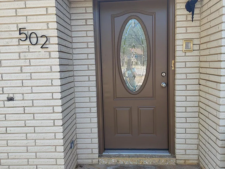 502 Oakwood Blvd — Photo 2