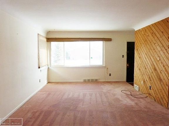 3rd image of 32507 Larkmoor St