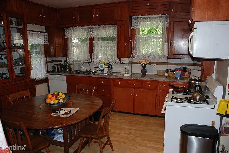 3 bed, 1500 sqft, $7,888 — Photo 2