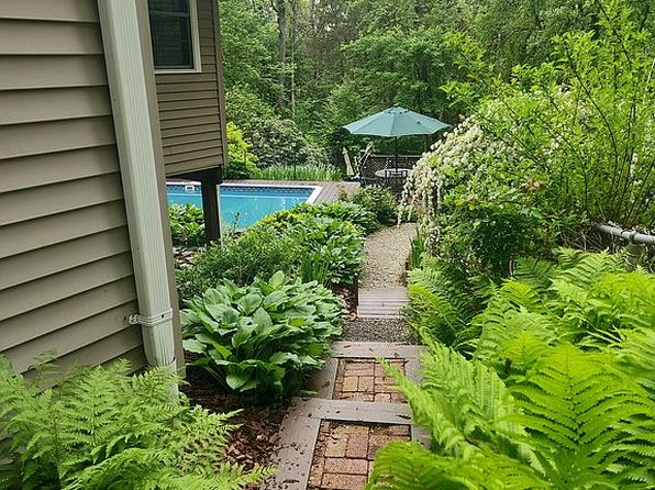 135 Hillside Rd