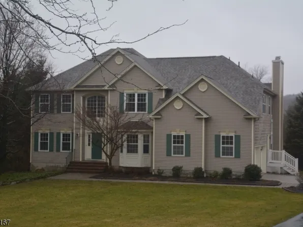 2 Wolfe Run Ct, Washington Twp., NJ 07853