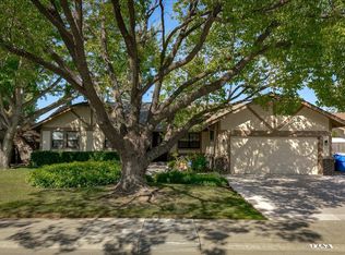 7243 Gloria Dr, Sacramento, CA