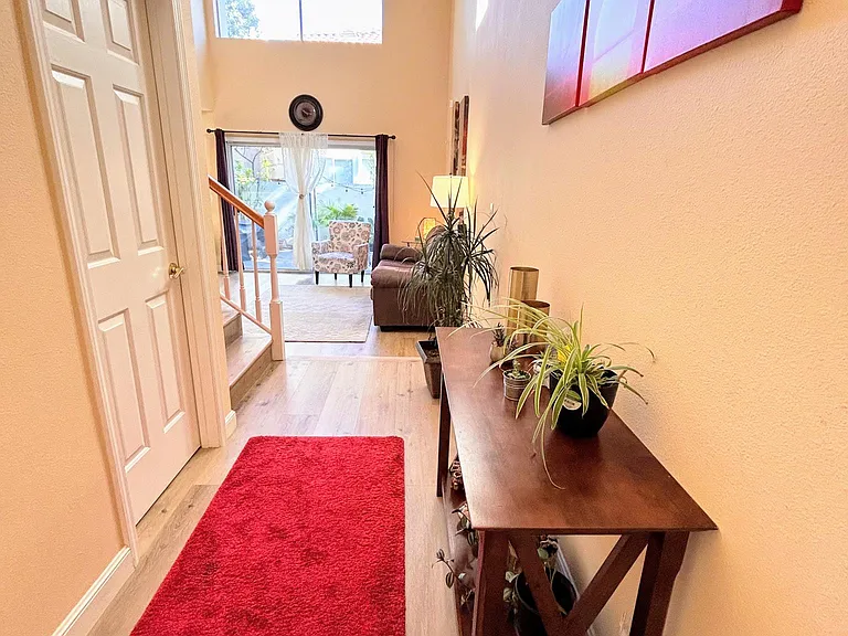 372 Meadowhaven Way — Photo 2