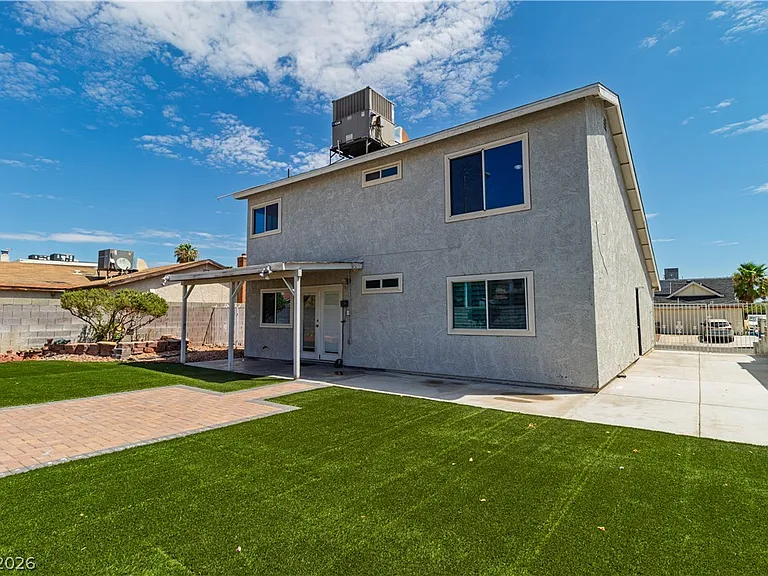4815 Castle Rock Ct — Photo 3