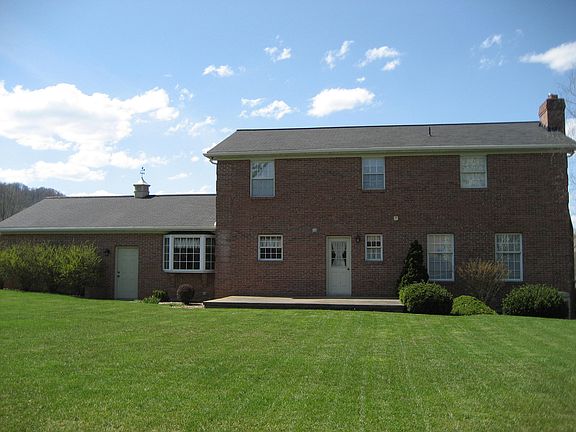 2nd image of 102 Carriage Ln