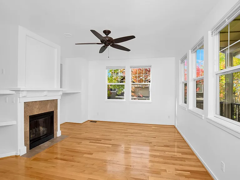 1904 16th Ln NE — Photo 4