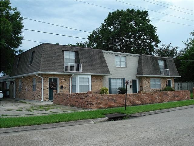 1st image of 990 Oak Ave