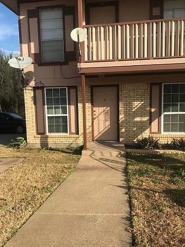112 Pebble Creek Dr Photo 1