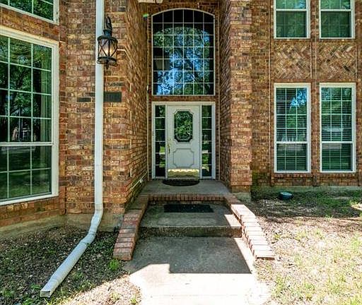 2nd image of 100 Lost Oaks Dr