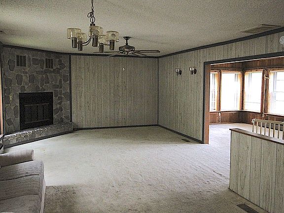 3rd image of 708 Beech Cove Dr