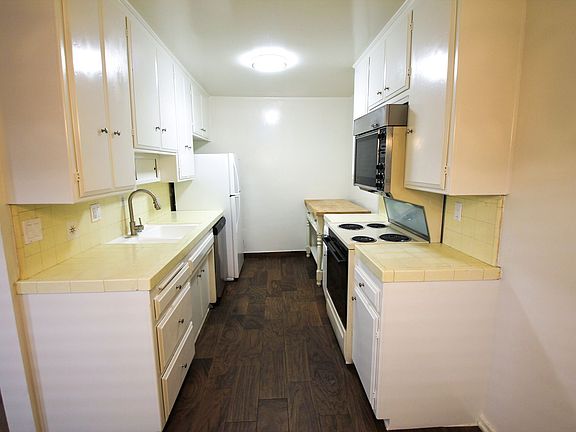 4th image of 1030 N Harper Ave APT 9