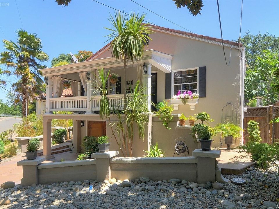 1st image of 111 Park Dr