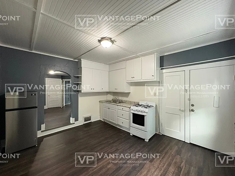 309 S Webster Ave — Photo 3