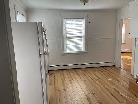 2nd image of 1447 Islington St