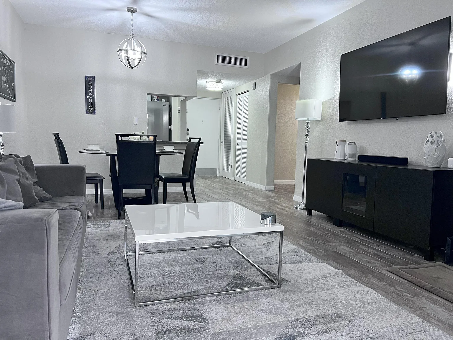 1 bed, 1.0 bath, 594 sqft, $1,900 — Photo 2