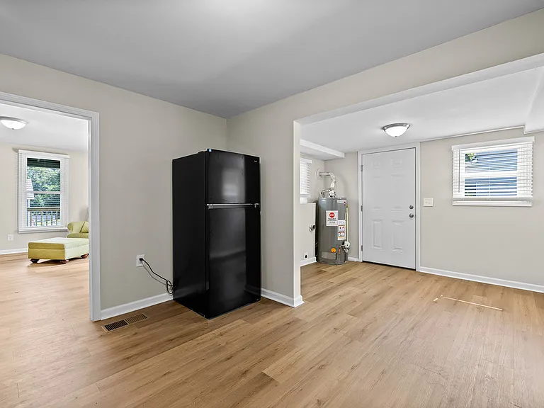 51 E Jones St — Photo 15
