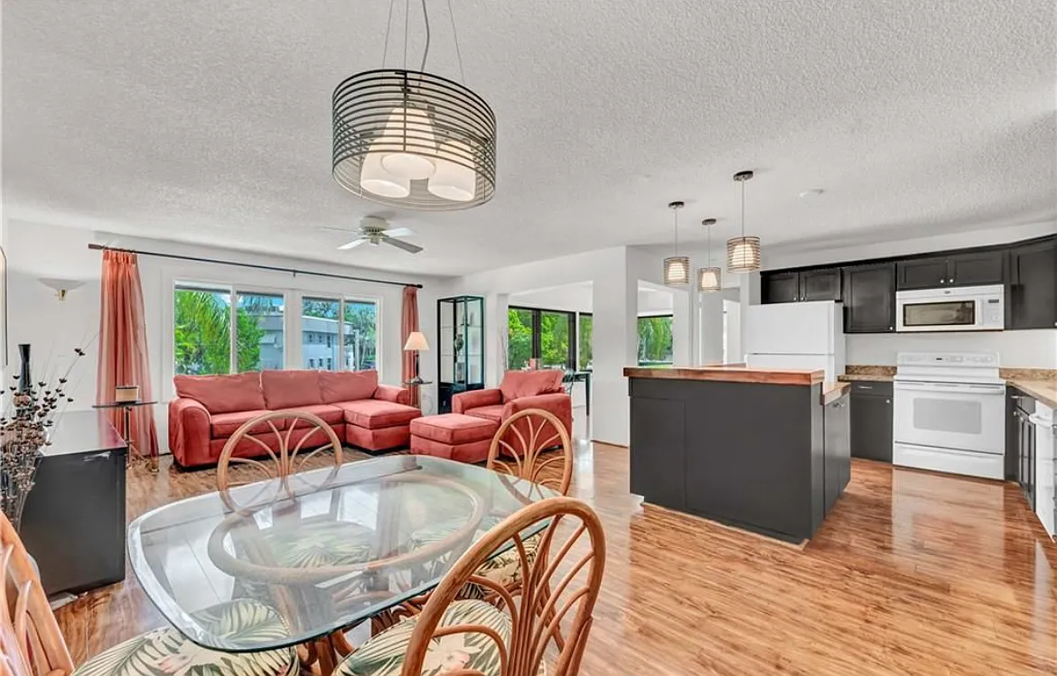2 bed, 1040 sqft, $2,000 — Photo 1