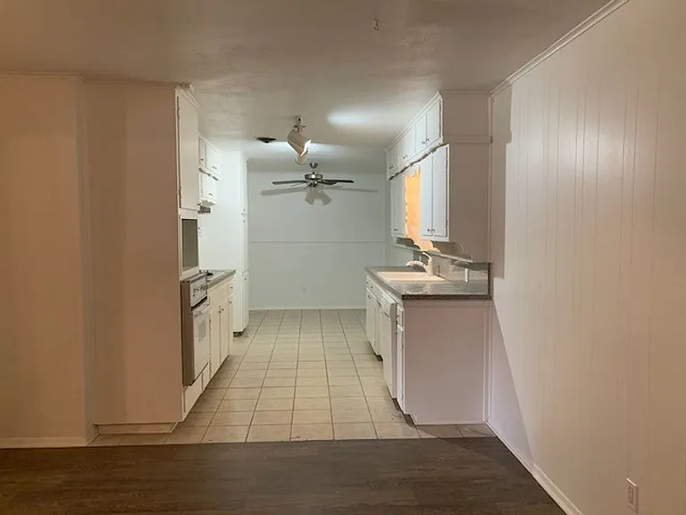 2820 Southgate Dr — Photo 10
