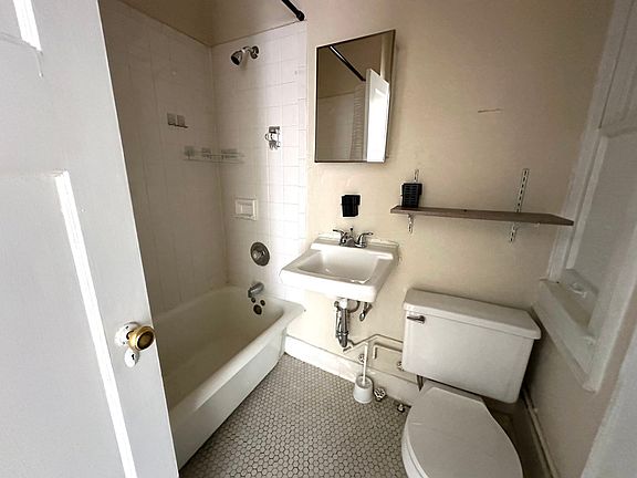 3rd image of 1303 N Cass St #306