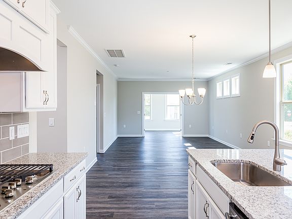 5th image of 523 Langhorne Dr