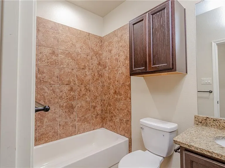 421 Jack Rabbit Ln #B — Photo 8