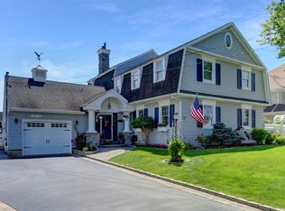 211 Sequams Lane Ctr, West Islip, NY 11795