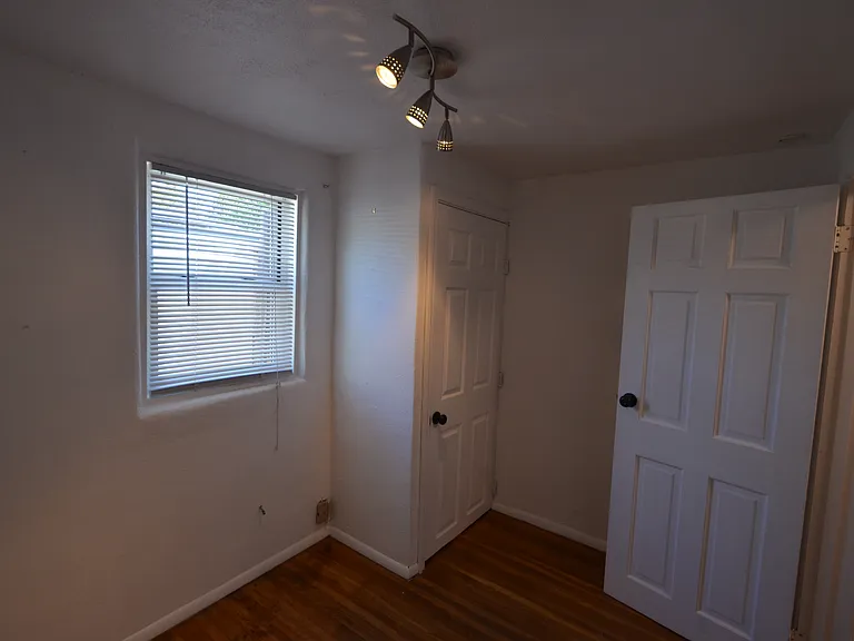 303 Villeros St — Photo 36
