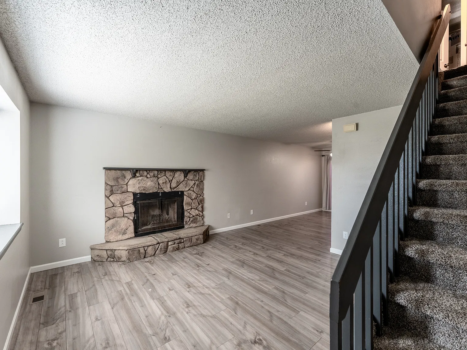 2 bed, 1.5 bath, 928 sqft, $1,650 — Photo 3